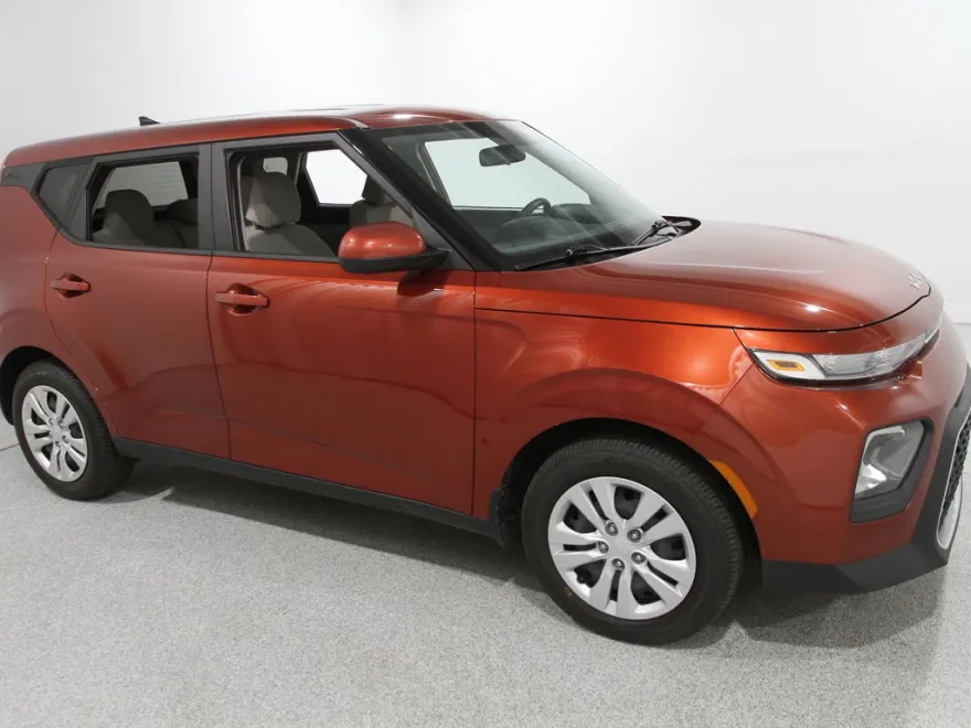 2022 Kia Soul LX photo 1