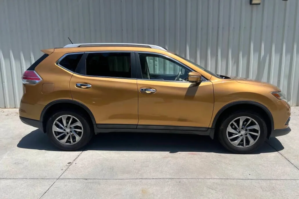 2014 Nissan Rogue SL photo 1