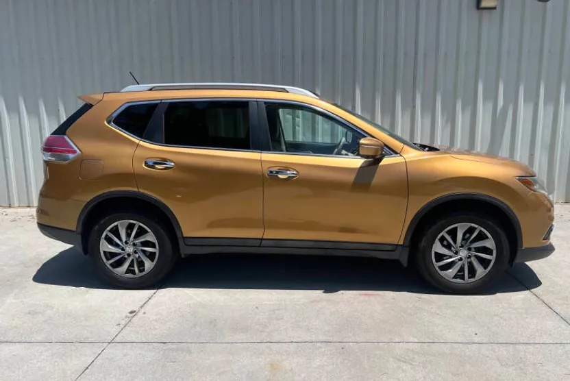 2014 Nissan Rogue SL photo 1