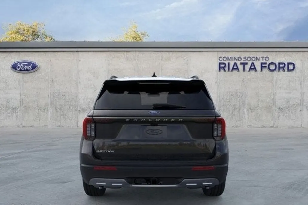 2025 Ford Explorer photo 1