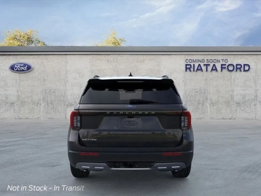 2025 Ford Explorer photo 1