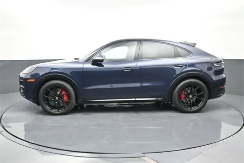 2025 Porsche Cayenne GTS photo 2
