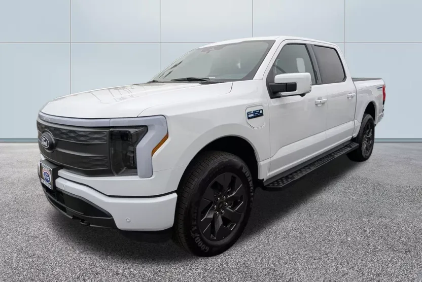 2025 Ford F-150 Lightning Lariat photo 1