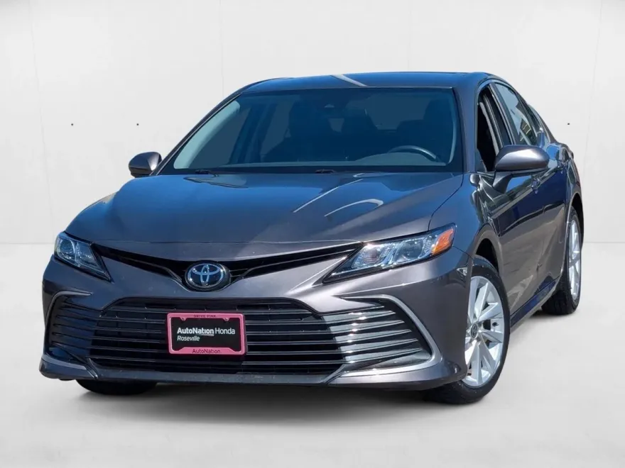 2024 Toyota Camry LE photo 1
