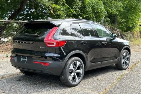 2026 Volvo XC40 Plus photo 2