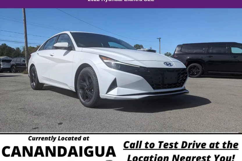 2022 Hyundai Elantra SEL photo 1