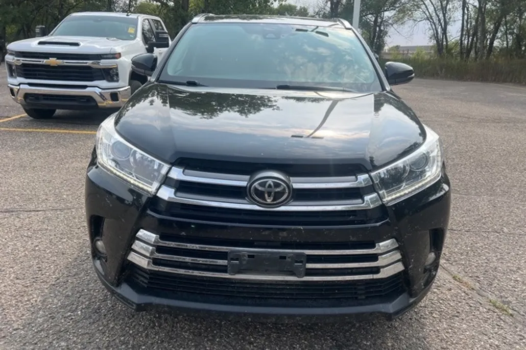 2017 Toyota Highlander Limited photo 1