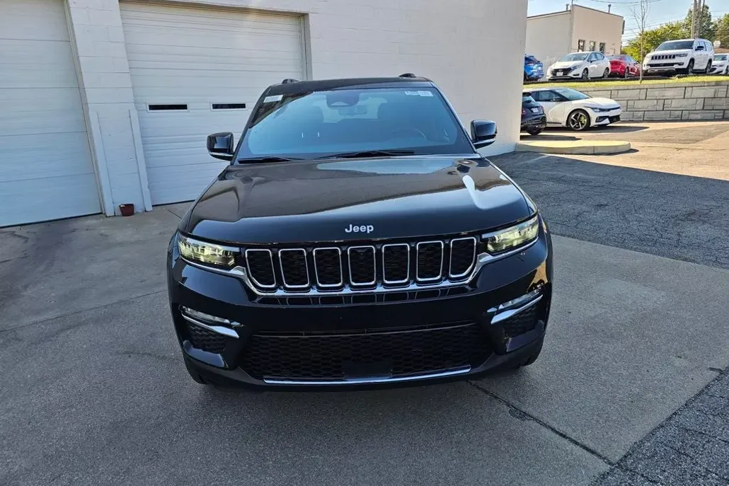 2025 Jeep Grand Cherokee Limited photo 1