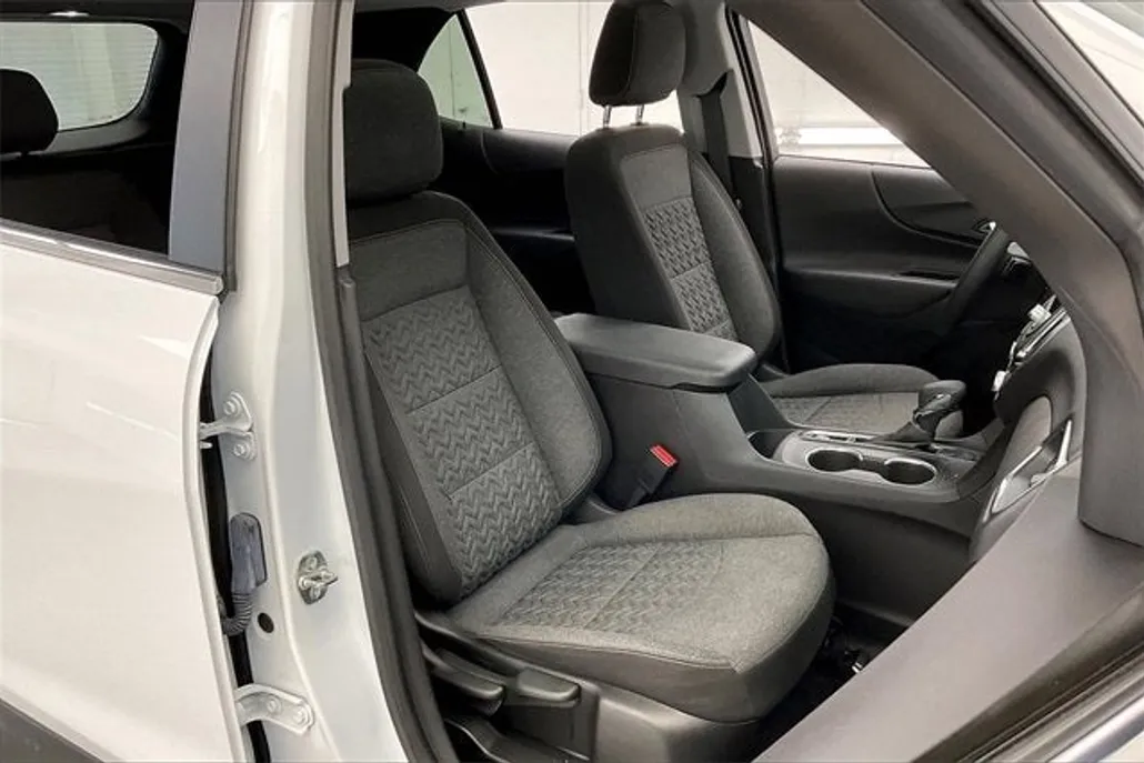 2024 Chevrolet Equinox LT photo 1