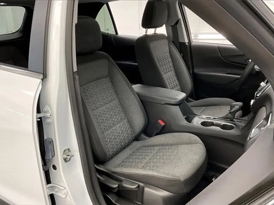 2024 Chevrolet Equinox LT photo 1