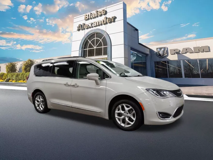 2020 Chrysler Pacifica Touring Plus photo 1