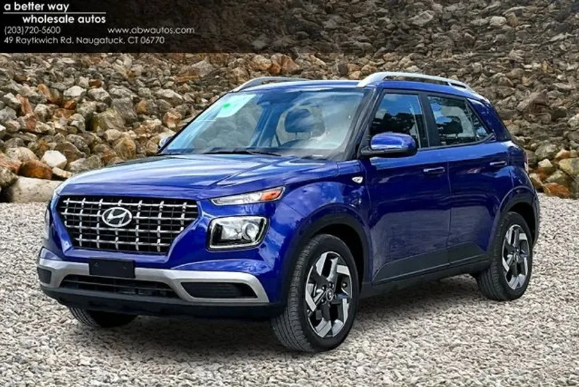 2025 Hyundai Venue SEL photo 1