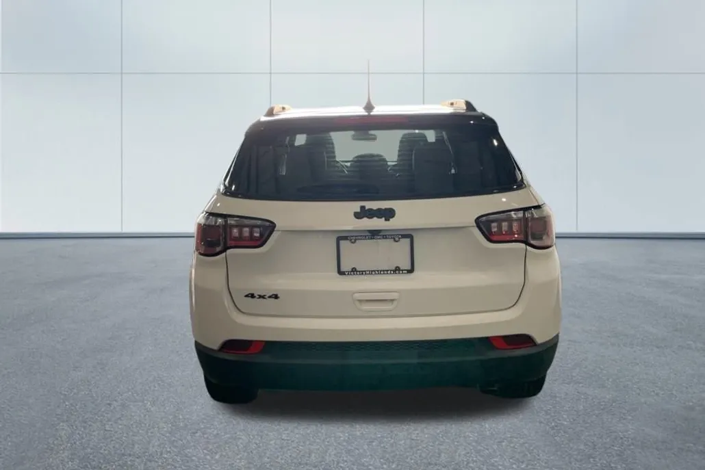 2022 Jeep Compass Altitude photo 1