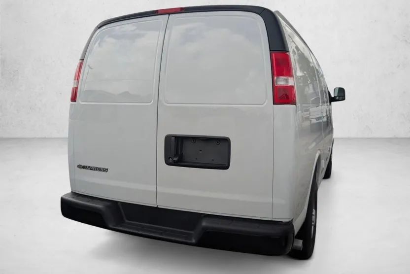 2025 Chevrolet Express Cargo 2500 Base photo 1