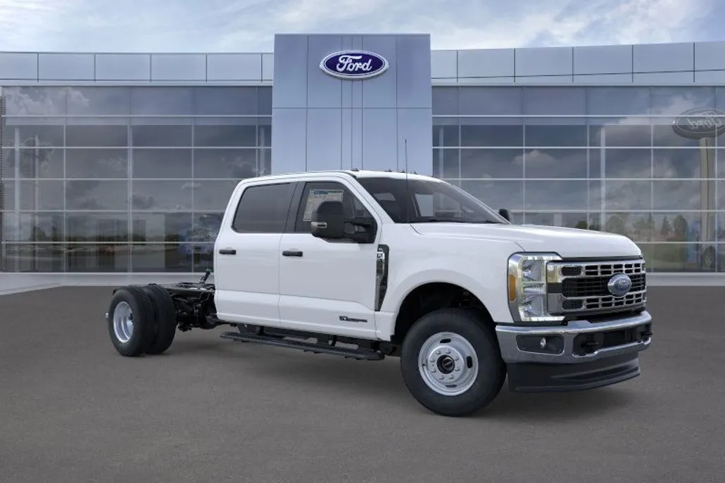 2025 Ford F-350 photo 1