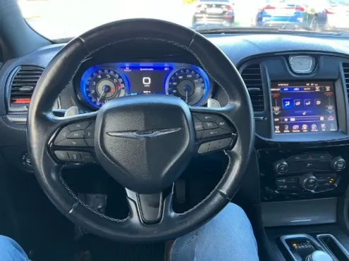 2016 Chrysler 300 photo 4