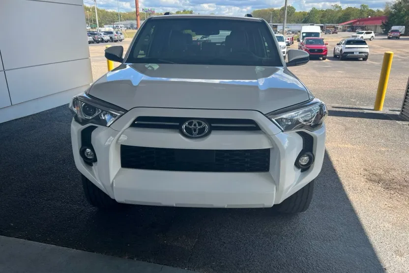2021 Toyota 4Runner SR5 photo 1