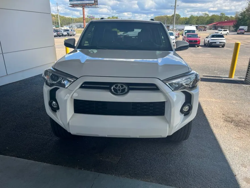 2021 Toyota 4Runner SR5 photo 1