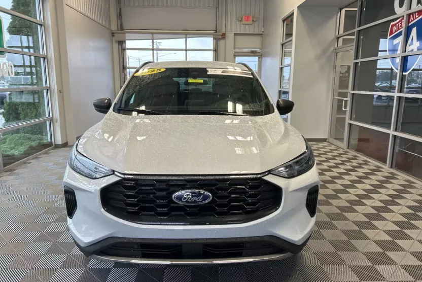 2025 Ford Escape ST-Line photo 1