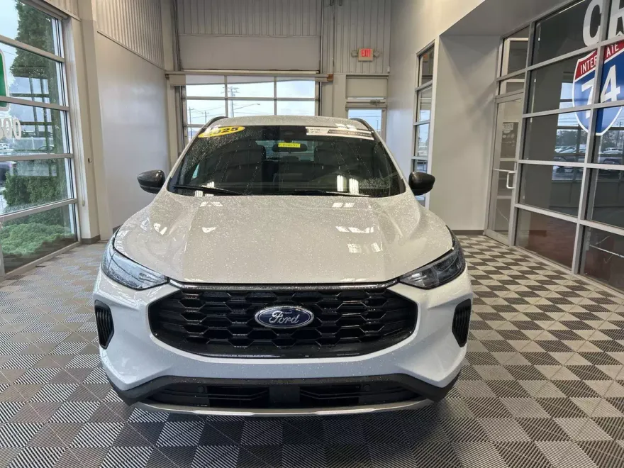2025 Ford Escape ST-Line photo 1