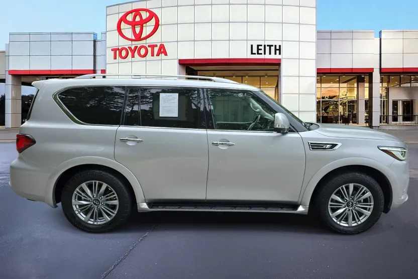 2021 Infiniti QX80 Luxe photo 1