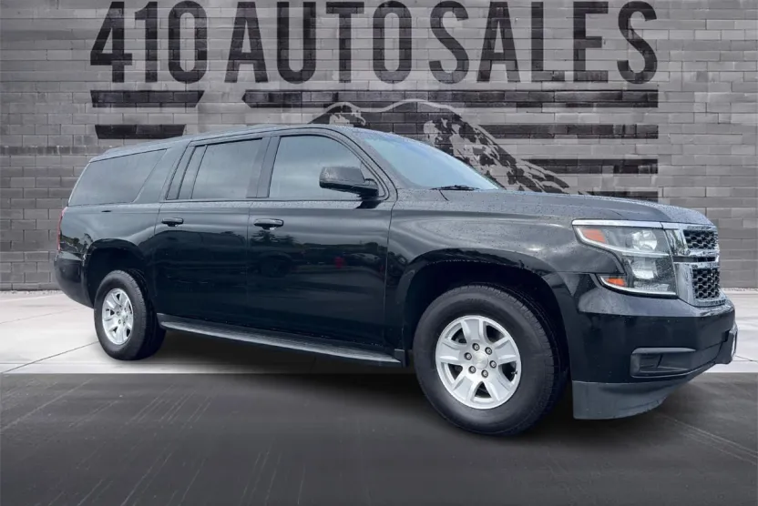 2019 Chevrolet Suburban LT photo 1