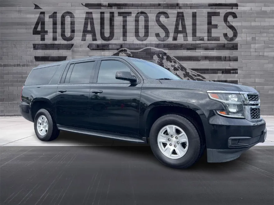 2019 Chevrolet Suburban LT photo 1