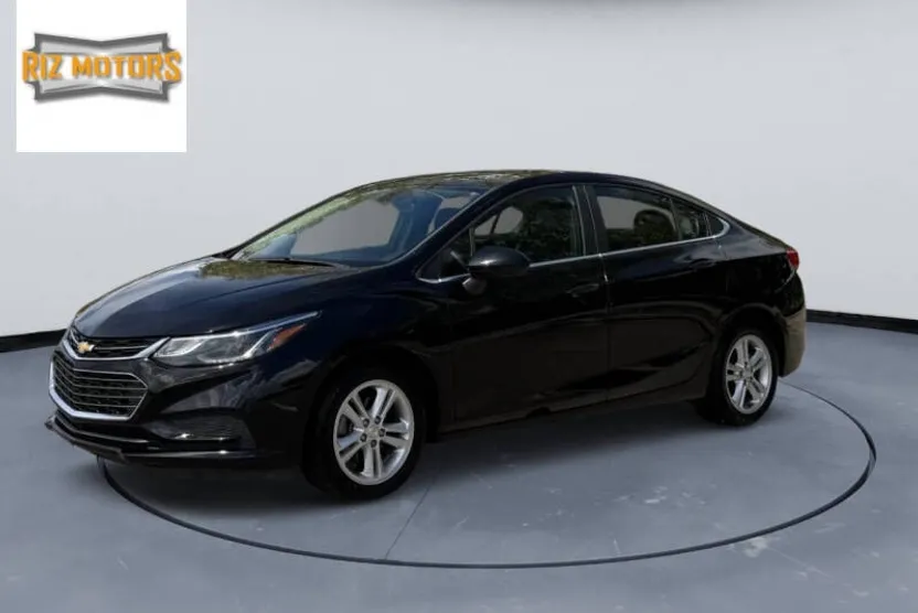 2018 Chevrolet Cruze LT photo 1