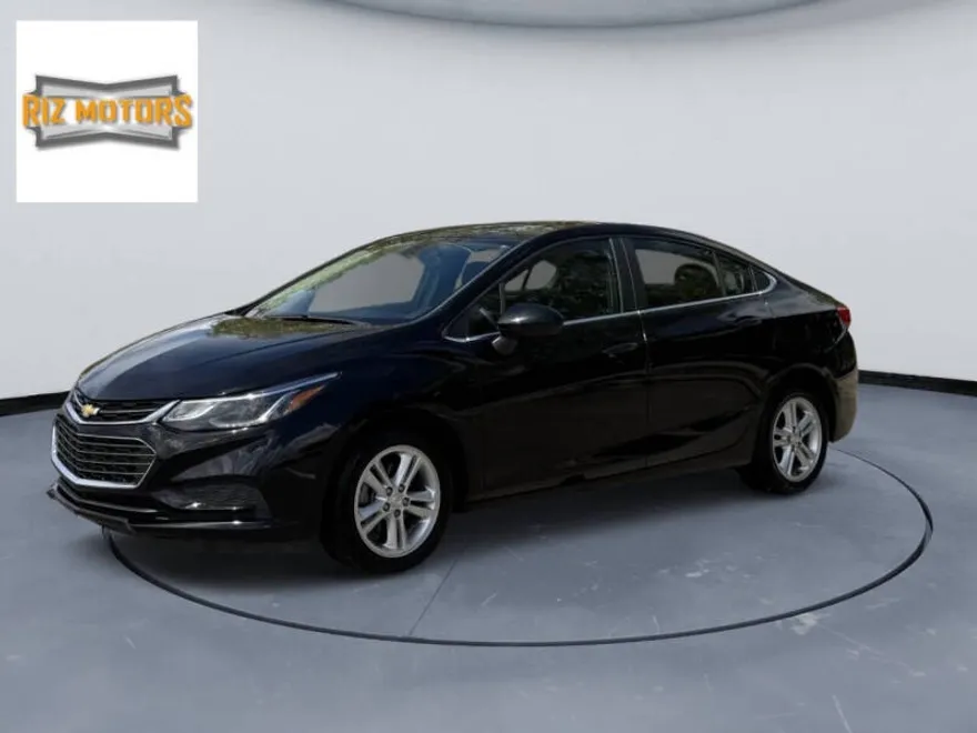 2018 Chevrolet Cruze LT photo 1