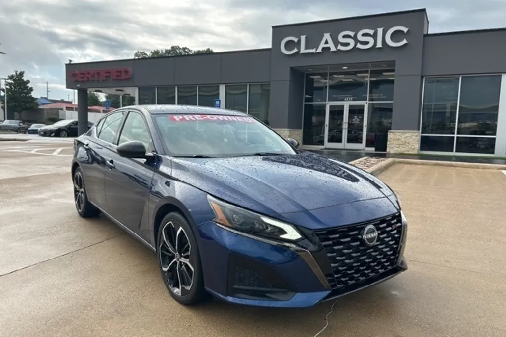 2023 Nissan Altima 2.5 SR photo 1