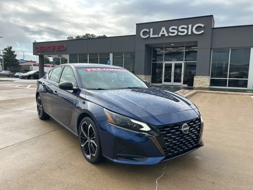 2023 Nissan Altima 2.5 SR photo 1