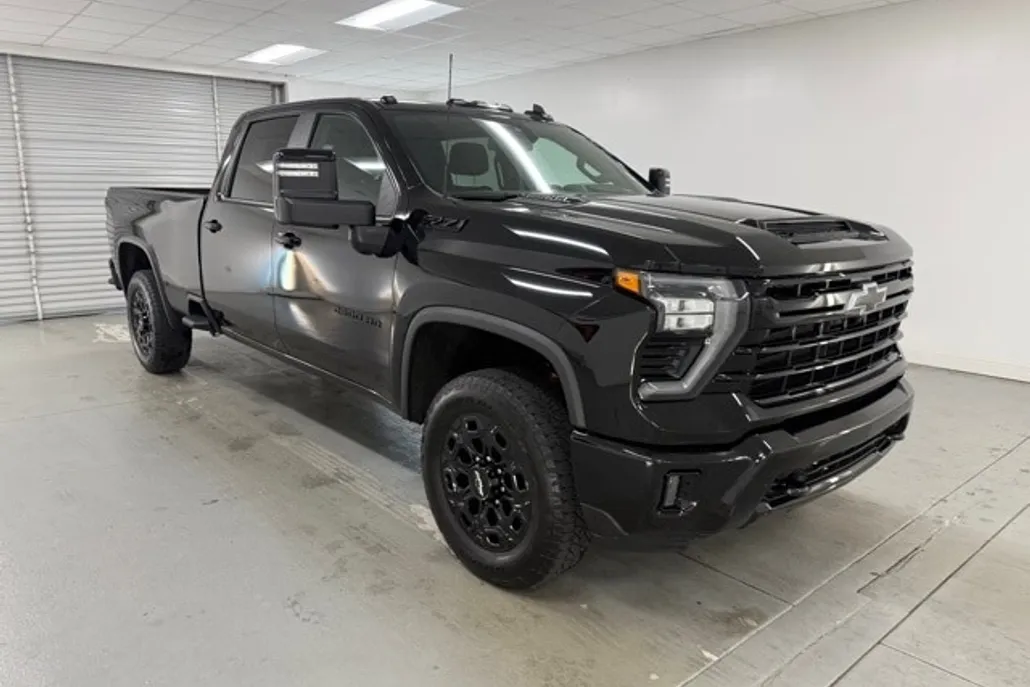2024 Chevrolet Silverado 2500HD LT photo 1