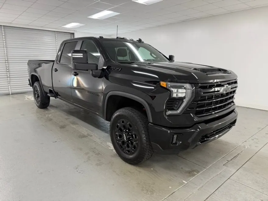 2024 Chevrolet Silverado 2500HD LT photo 1