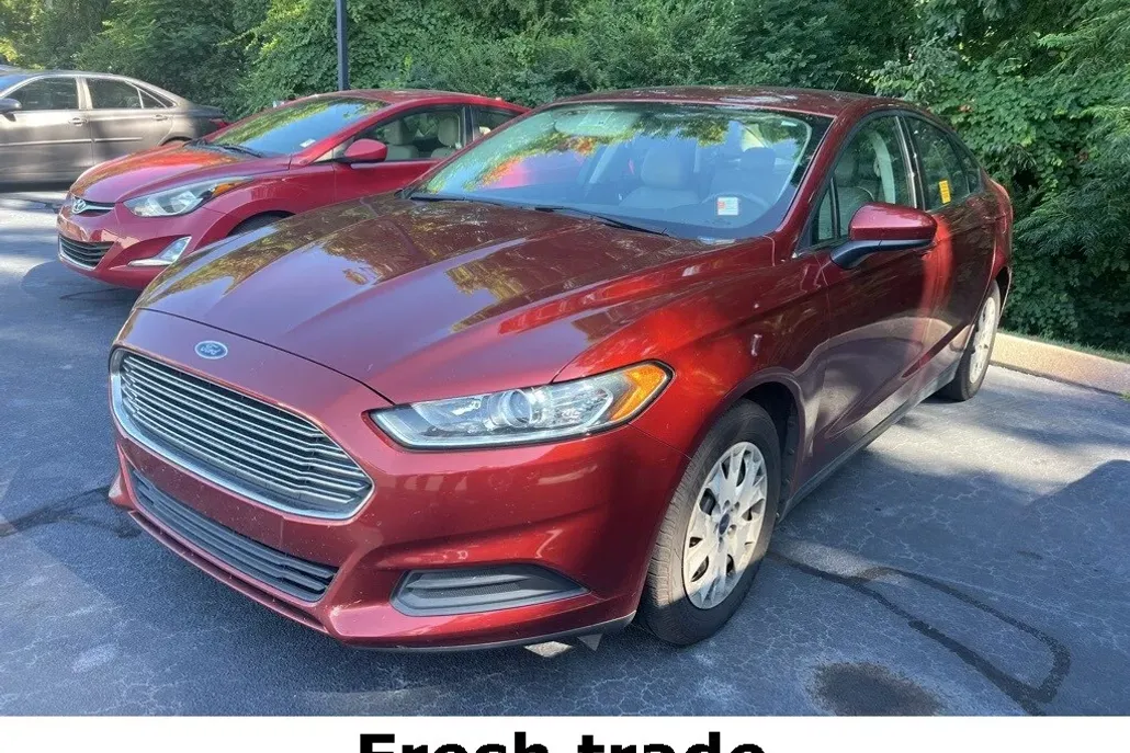2014 Ford Fusion S photo 1