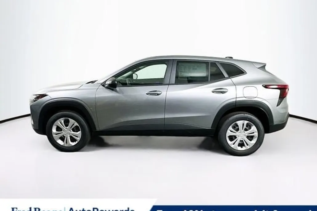 2025 Chevrolet Trax LS photo 1
