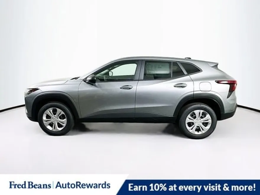 2025 Chevrolet Trax LS photo 1