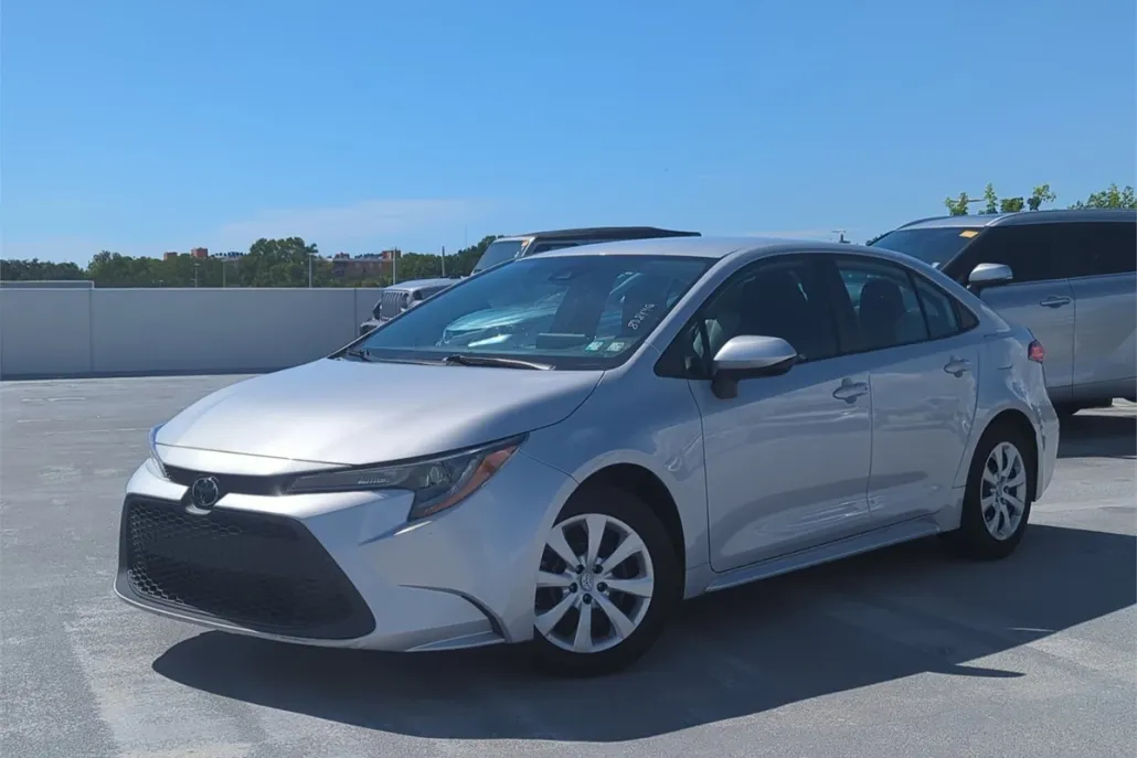 2022 Toyota Corolla LE photo 1