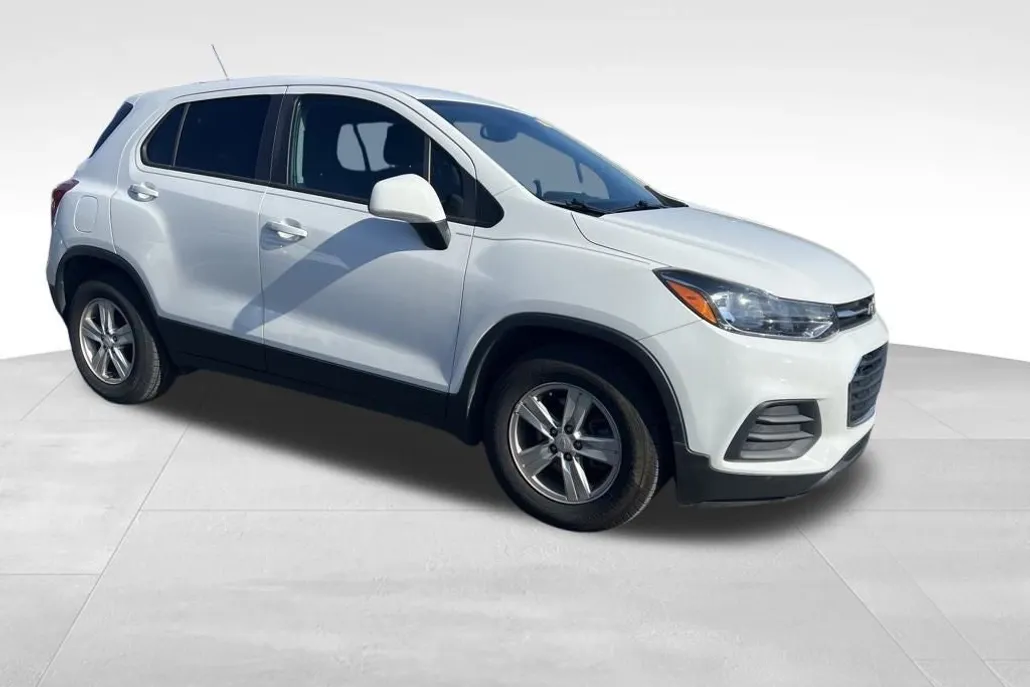 2020 Chevrolet Trax LS photo 1