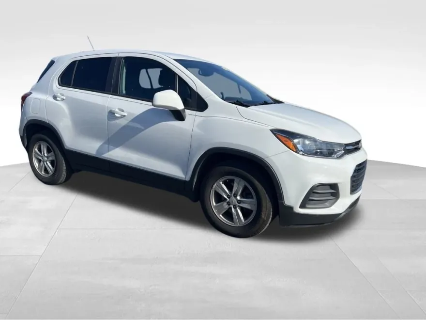 2020 Chevrolet Trax LS photo 1
