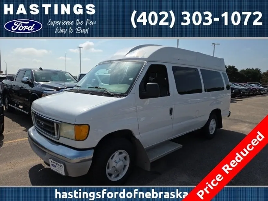 2003 Ford E-350 photo 1
