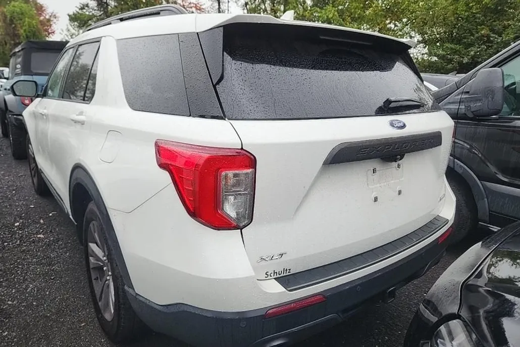 2022 Ford Explorer XLT Sport photo 1