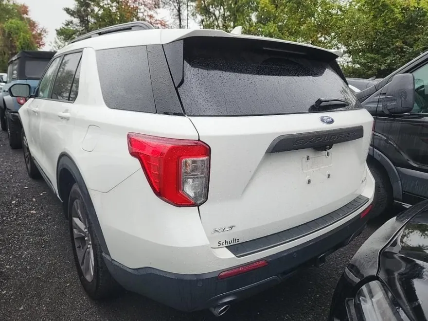 2022 Ford Explorer XLT Sport photo 1