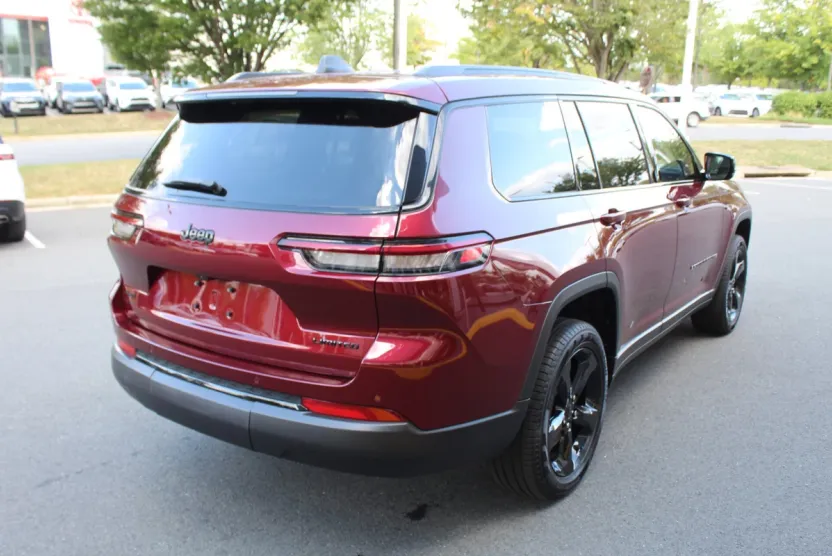 2025 Jeep Grand Cherokee Limited photo 1