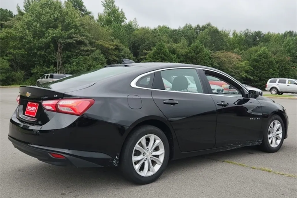 2022 Chevrolet Malibu 1LT photo 1