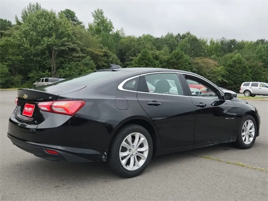 2022 Chevrolet Malibu 1LT photo 1