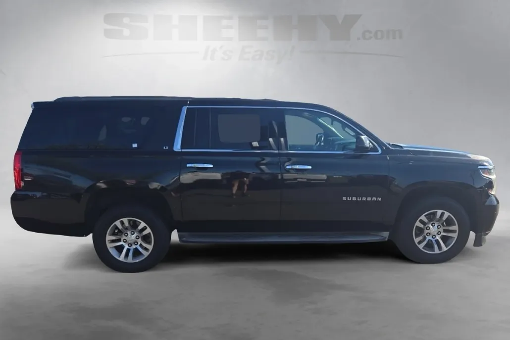 2016 Chevrolet Suburban LT photo 1