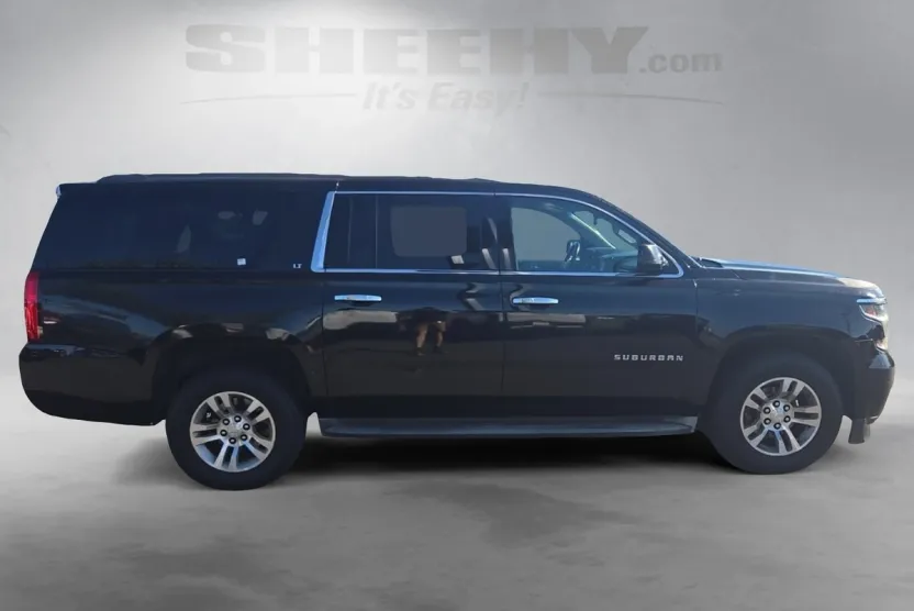 2016 Chevrolet Suburban LT photo 1