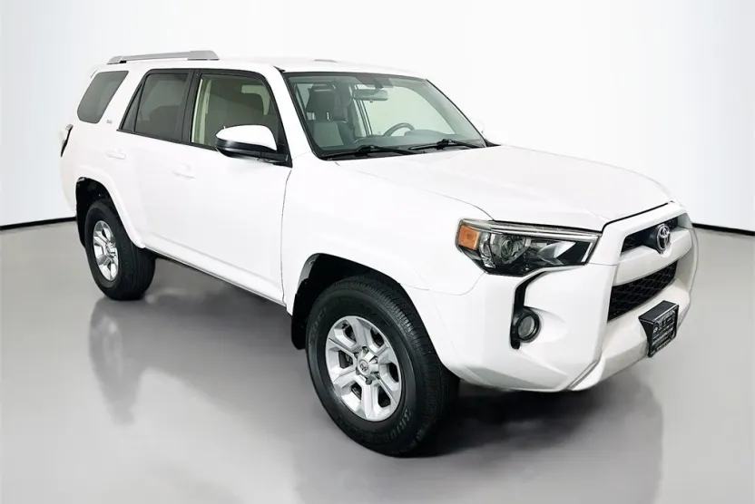 2018 Toyota 4Runner SR5 photo 1