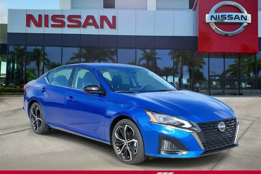 2025 Nissan Altima SR photo 1
