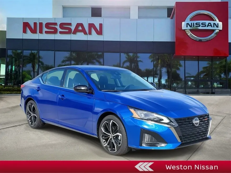 2025 Nissan Altima SR photo 1